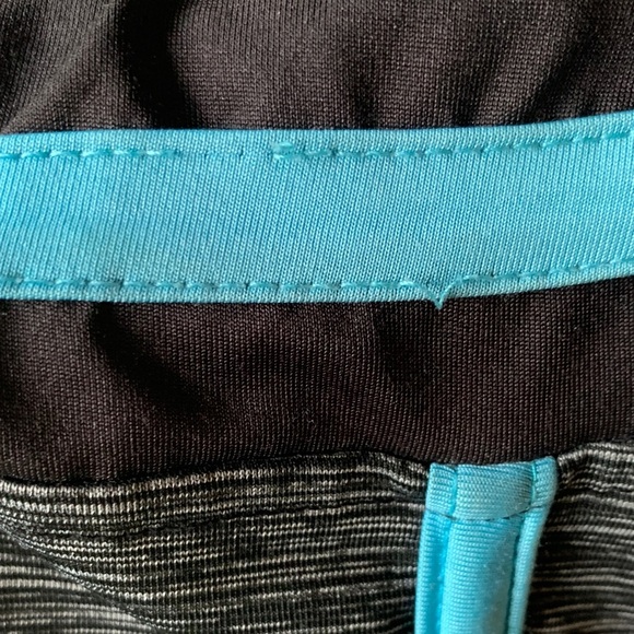 Volcom Gray and Blue Women's Capris - Picture 7 of 9